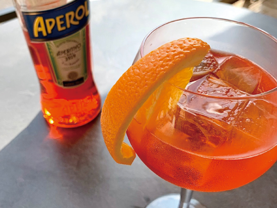 ローマで愛される「アペロール スプリッツァ」
